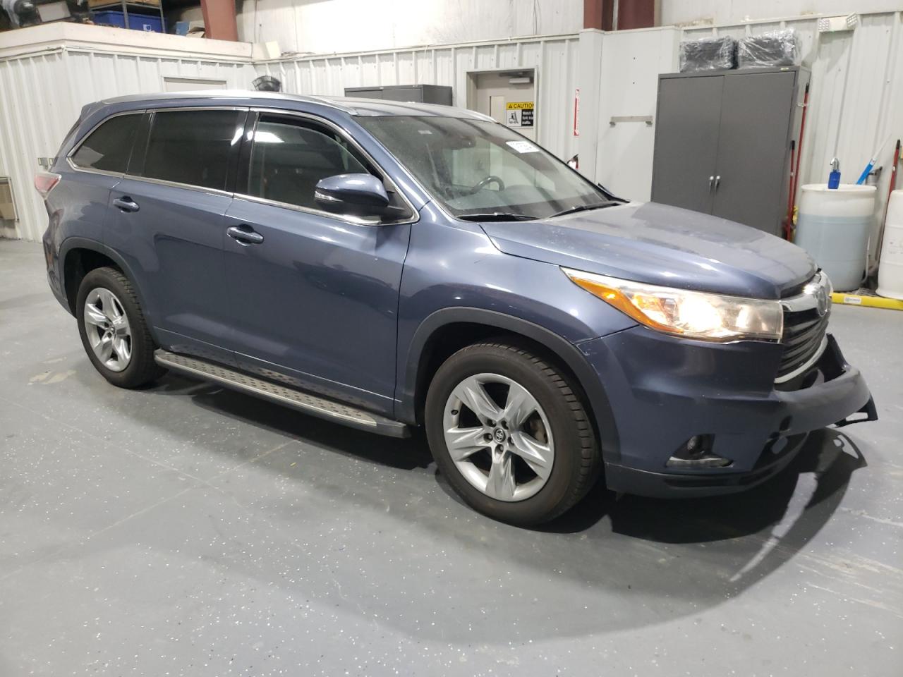 2016 Toyota Highlander VIN 5TDYKRFH4GS153289 Copart auction photo, front end / side damage thumbnail 4