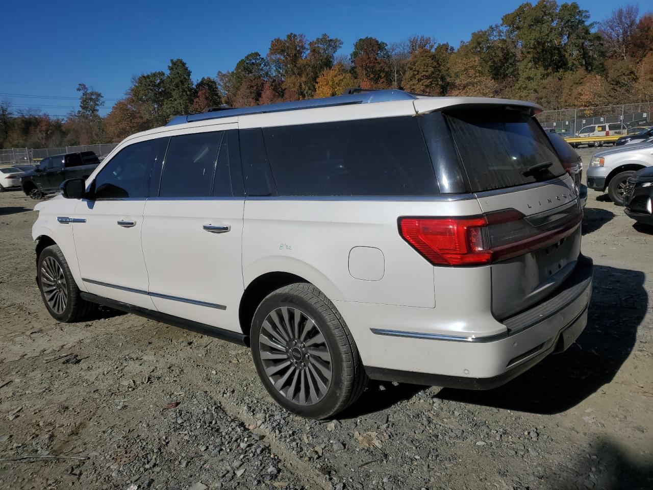 2019 Lincoln Navigator VIN 5LMJJ3LT8KEL03521 Copart auction photo, front end damage thumbnail 2