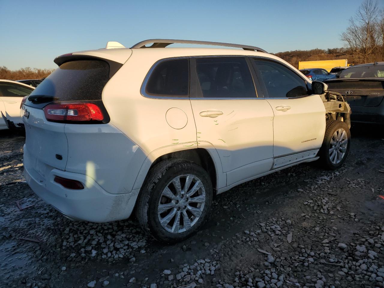 2017 Jeep Cherokee VIN 1C4PJLJS2HW643830 Copart auction photo, front end damage thumbnail 3