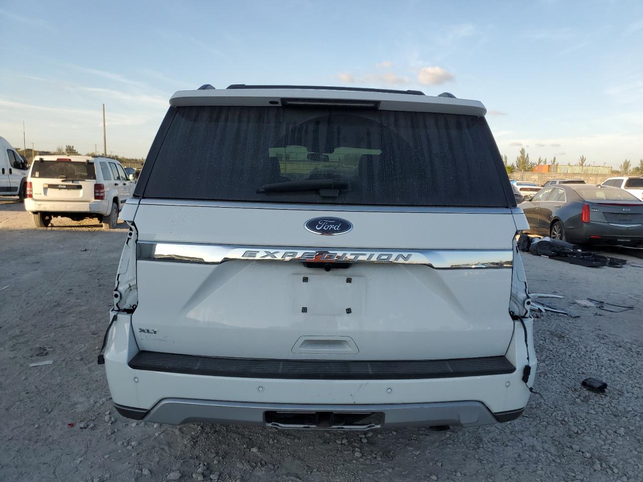 2020 Ford Expedition VIN 1FMJU1HT3LEA17343 Copart auction photo, front end / rear end damage thumbnail 6