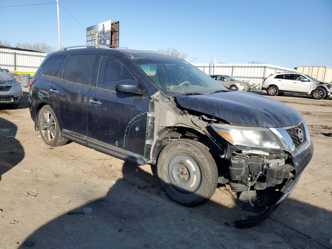 2015 Nissan Pathfinder VIN 5N1AR2MN4FC612457 Copart auction photo, front end / minor dent/scratches damage thumbnail 4