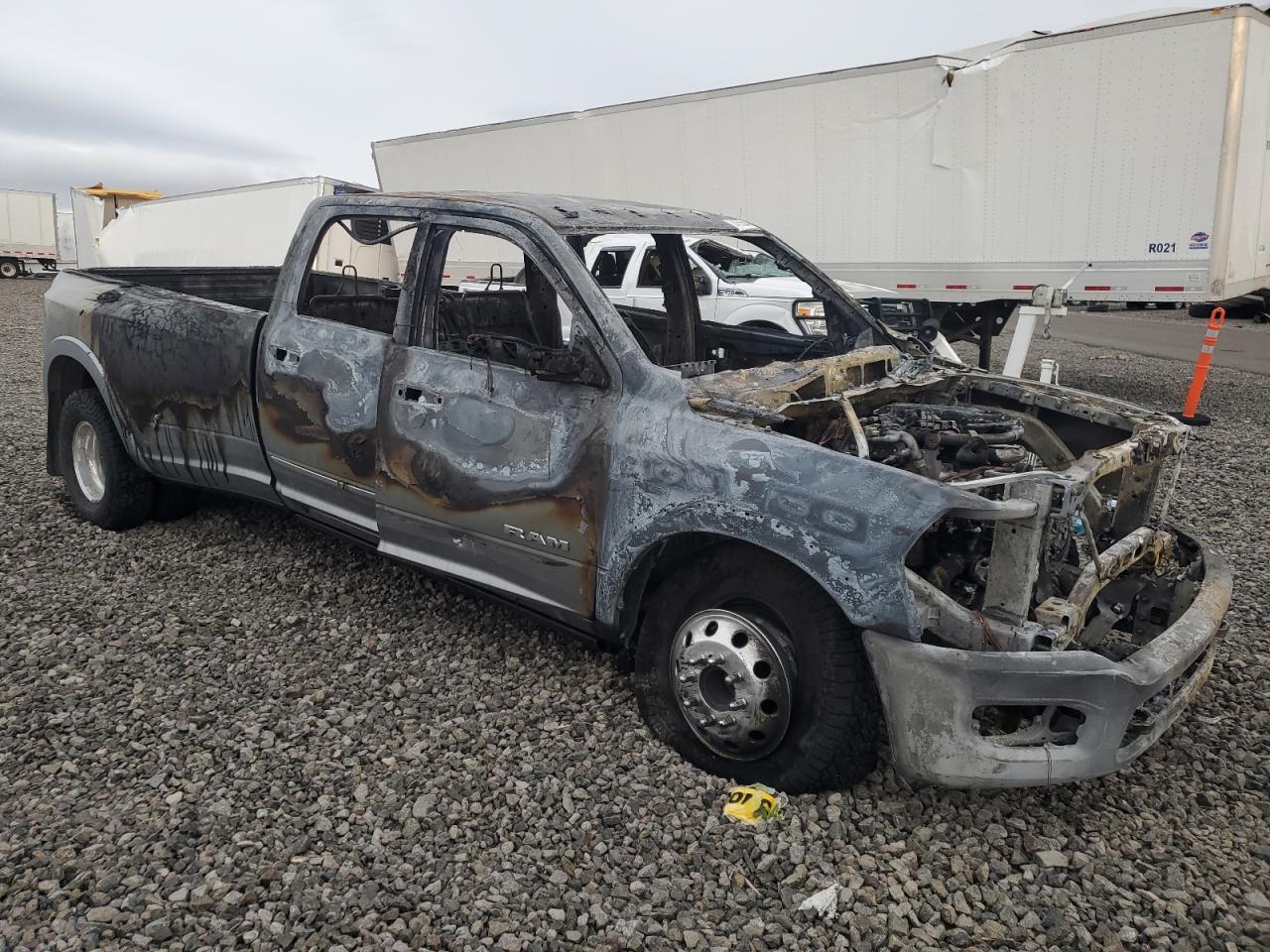 2019 RAM 3500 VIN 3C63RRRL0KG700885 Copart auction photo, burn / all over damage thumbnail 4