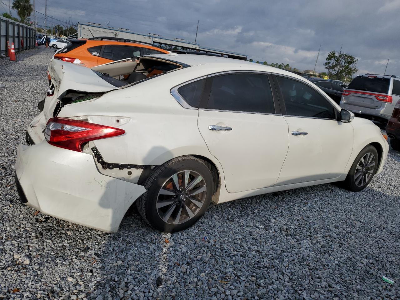 2017 Nissan Altima VIN 1N4AL3AP6HC272738 Copart auction photo, rear end damage thumbnail 3