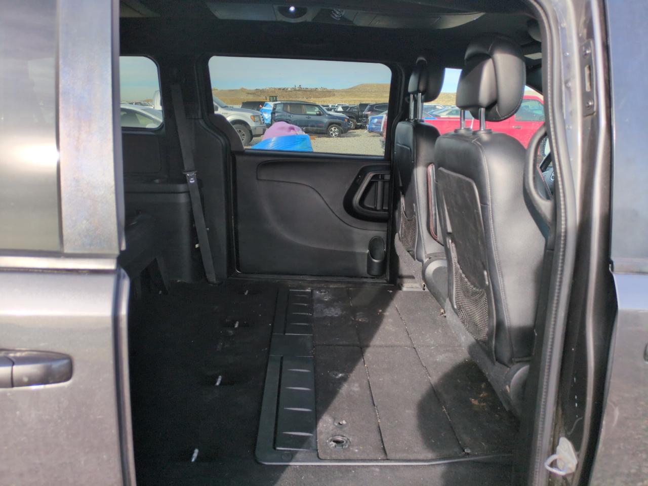 2016 Dodge Caravan VIN 2C4RDGEG1GR319451 Copart auction photo, minor dent/scratches damage thumbnail 10