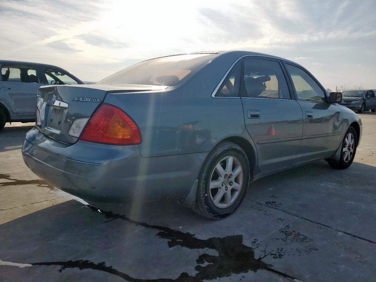 2001 Toyota Avalon VIN 4T1BF28B81U181542 Copart auction photo, all over damage thumbnail 3