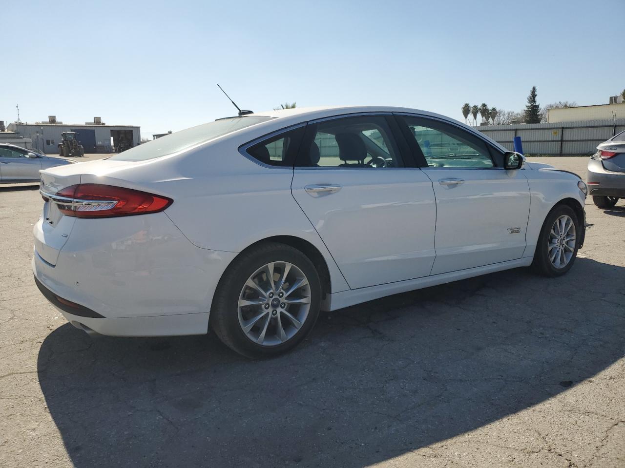 2017 Ford Fusion VIN 3FA6P0PU3HR242135 Copart auction photo, front end / side damage thumbnail 3