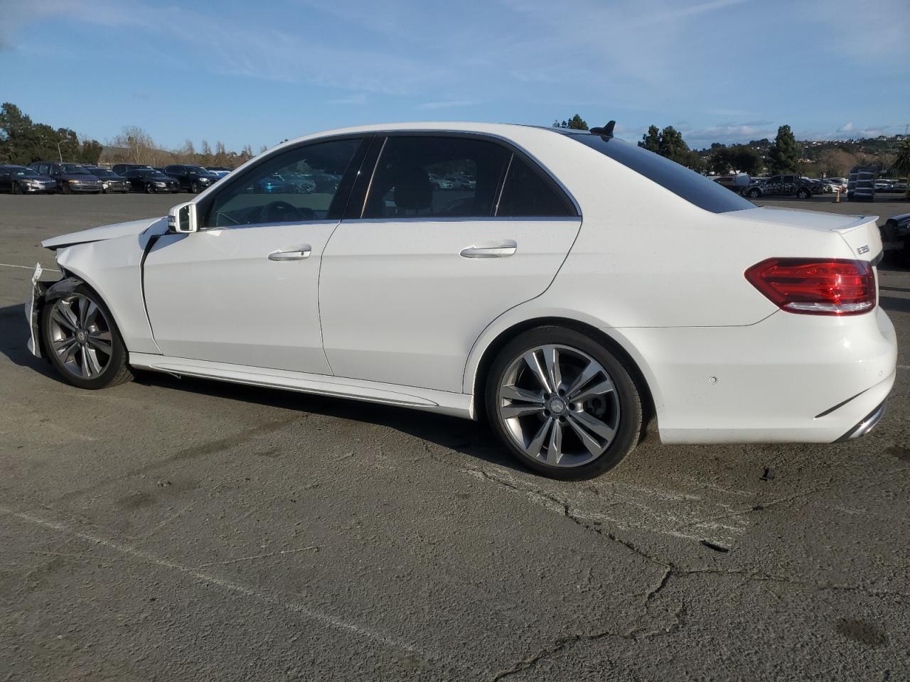 2015 Mercedes-Benz E-klasse VIN WDDHF5KB9FB124039 Copart auction photo, front end damage thumbnail 2