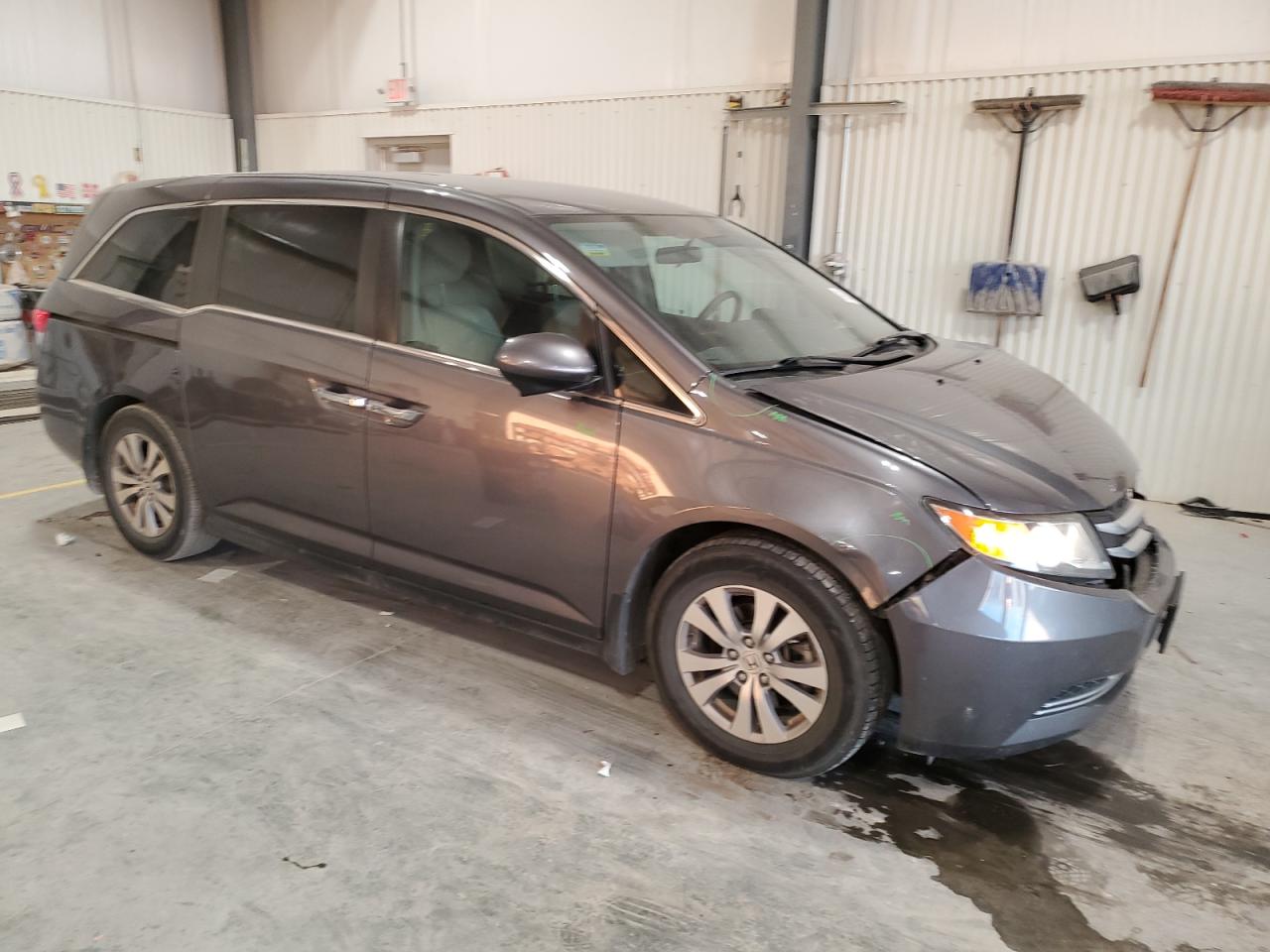 2017 Honda Odyssey VIN 5FNRL5H33HB016555 Copart auction photo, front end damage thumbnail 4