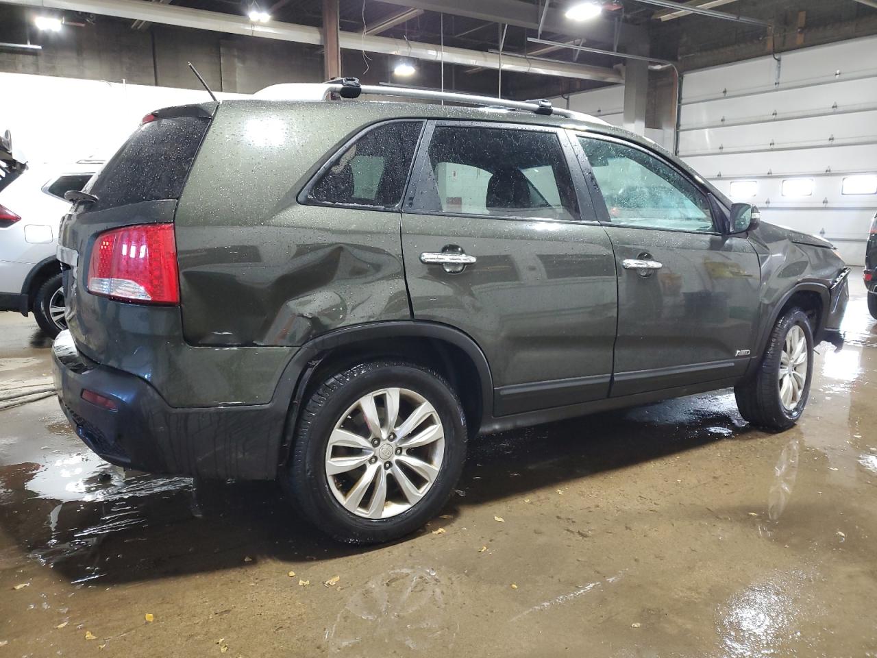 2011 KIA Sorento VIN 5XYKTDA25BG092548 Copart auction photo, front end / rear end damage thumbnail 3