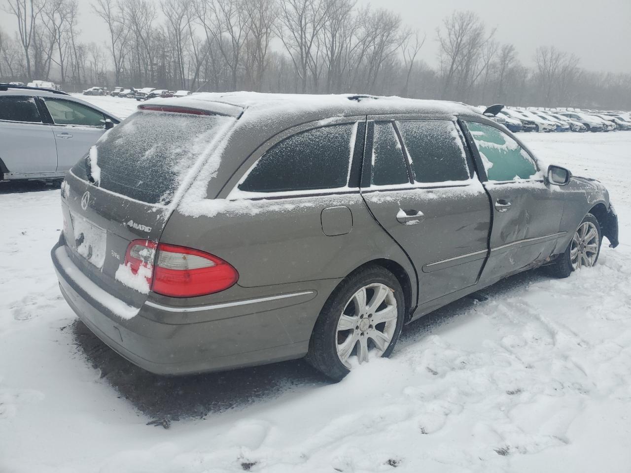2009 Mercedes-Benz E-klasse VIN WDBUH87X99B438401 Copart auction photo, front end damage thumbnail 3
