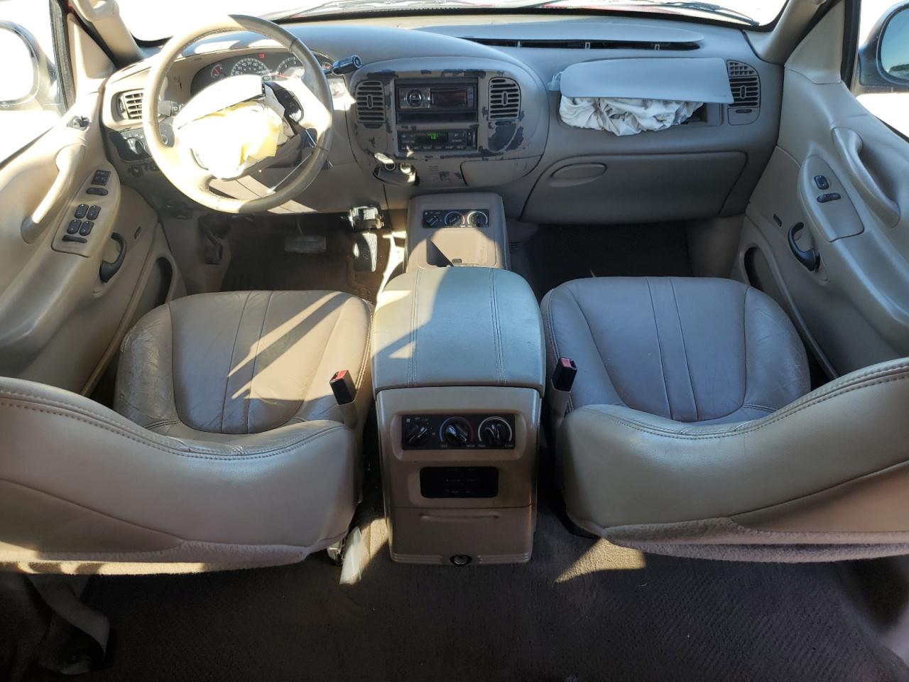 2001 Ford Expedition VIN 1FMRU17L11LB28163 Copart auction photo, front end damage thumbnail 8