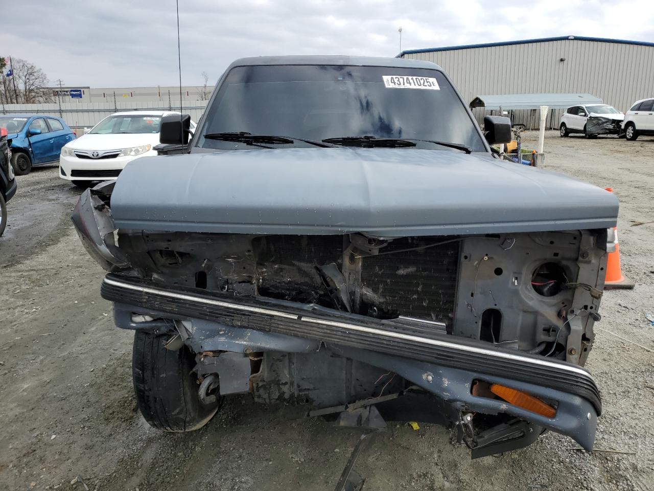 1992 Chevrolet Blazer VIN 1GNDT13Z1N2170251 Copart auction photo, front end damage thumbnail 5