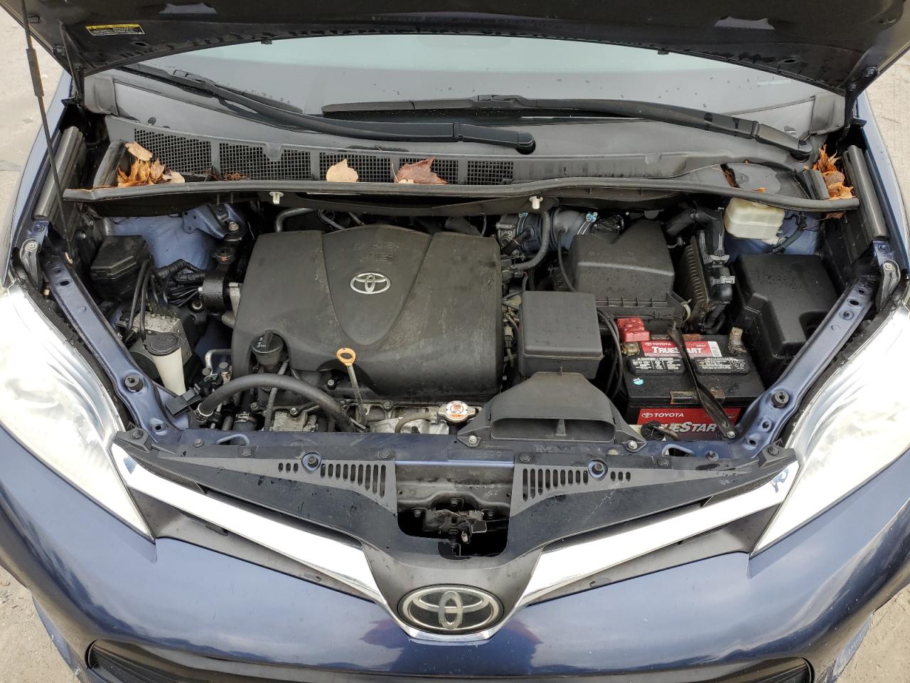 2018 Toyota Sienna VIN 5TDKZ3DCXJS916879 Copart auction photo, rear end / minor dent/scratches damage thumbnail 12