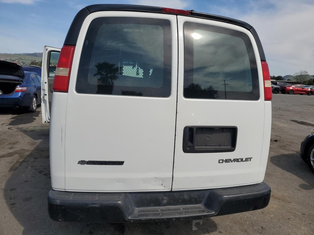 2005 Chevrolet Express VIN 1GCHG35U051101245 Copart auction photo, side damage thumbnail 10