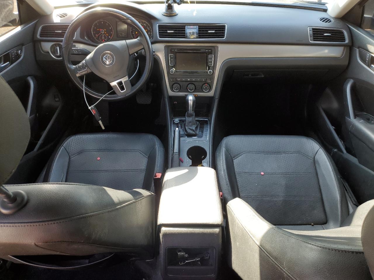 2015 Volkswagen Passat VIN 1VWAT7A34FC085667 Copart auction photo, front end damage thumbnail 8