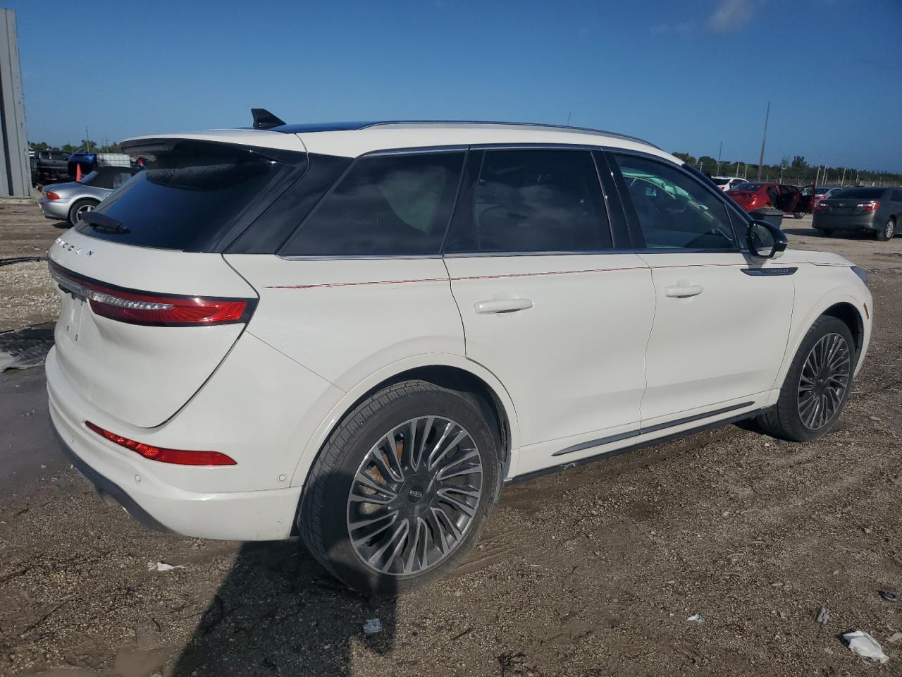 2020 Lincoln Corsair VIN 5LMCJ2C97LUL11625 Copart auction photo, side / minor dent/scratches damage thumbnail 3