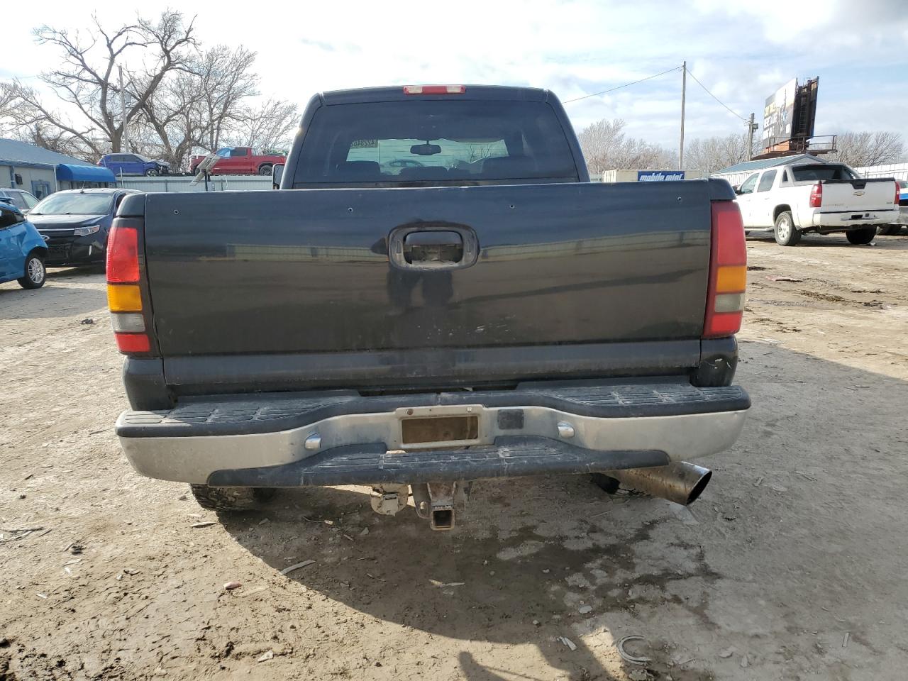 2005 GMC Sierra VIN 1GTHK23205F964169 Copart auction photo, side / rear end damage thumbnail 6