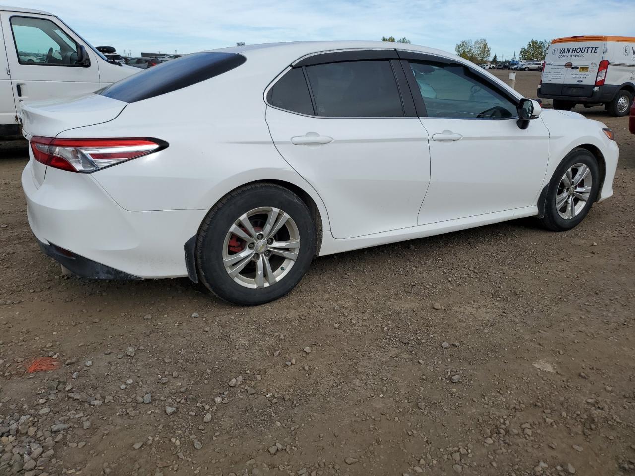 2018 Toyota Camry VIN 4T1B11HK0JU623545 Copart auction photo, hail / minor dent/scratches damage thumbnail 3