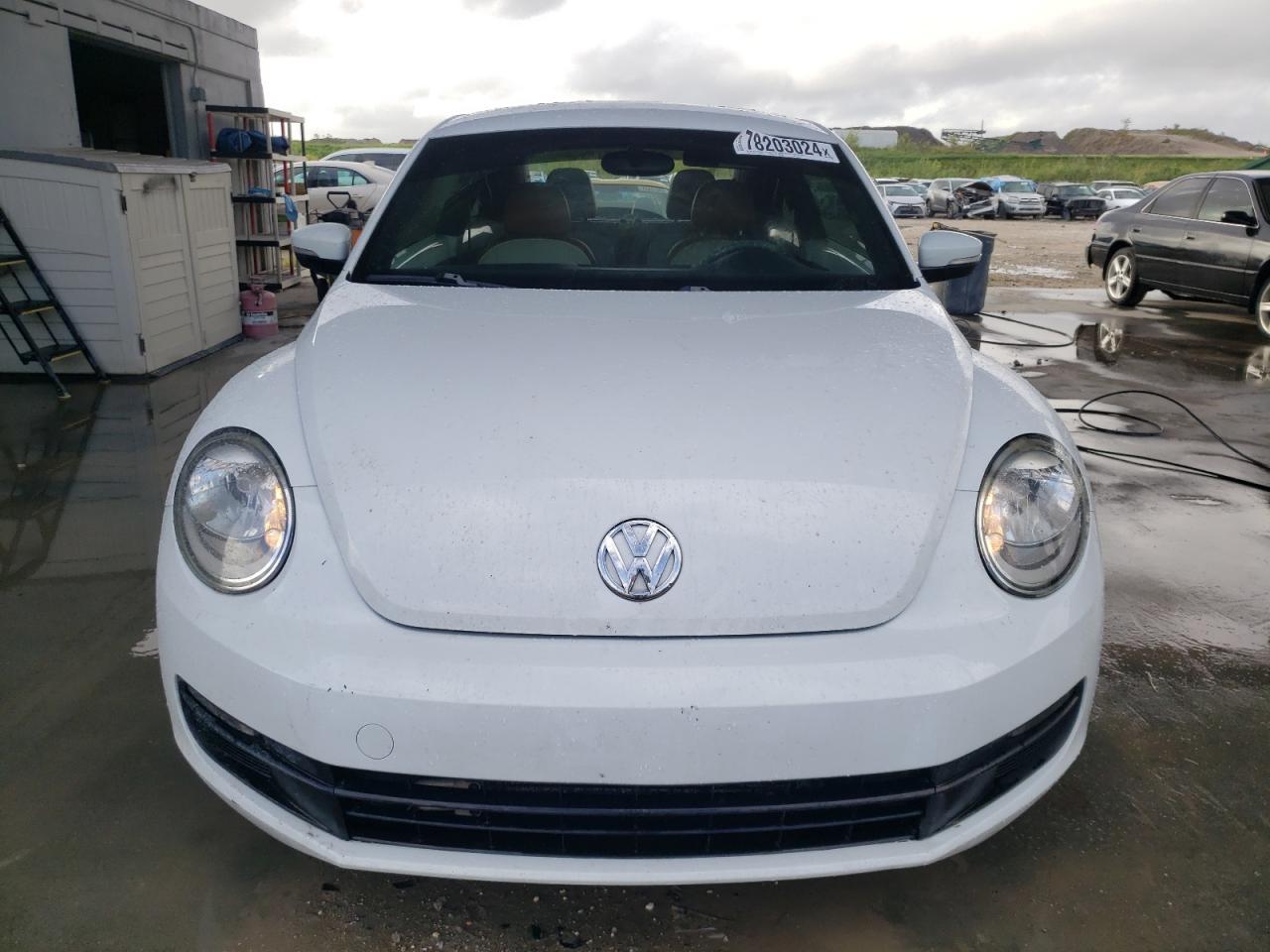 2015 Volkswagen Beetle VIN 3VWF17AT6FM611114 Copart auction photo, rear end / minor dent/scratches damage thumbnail 5