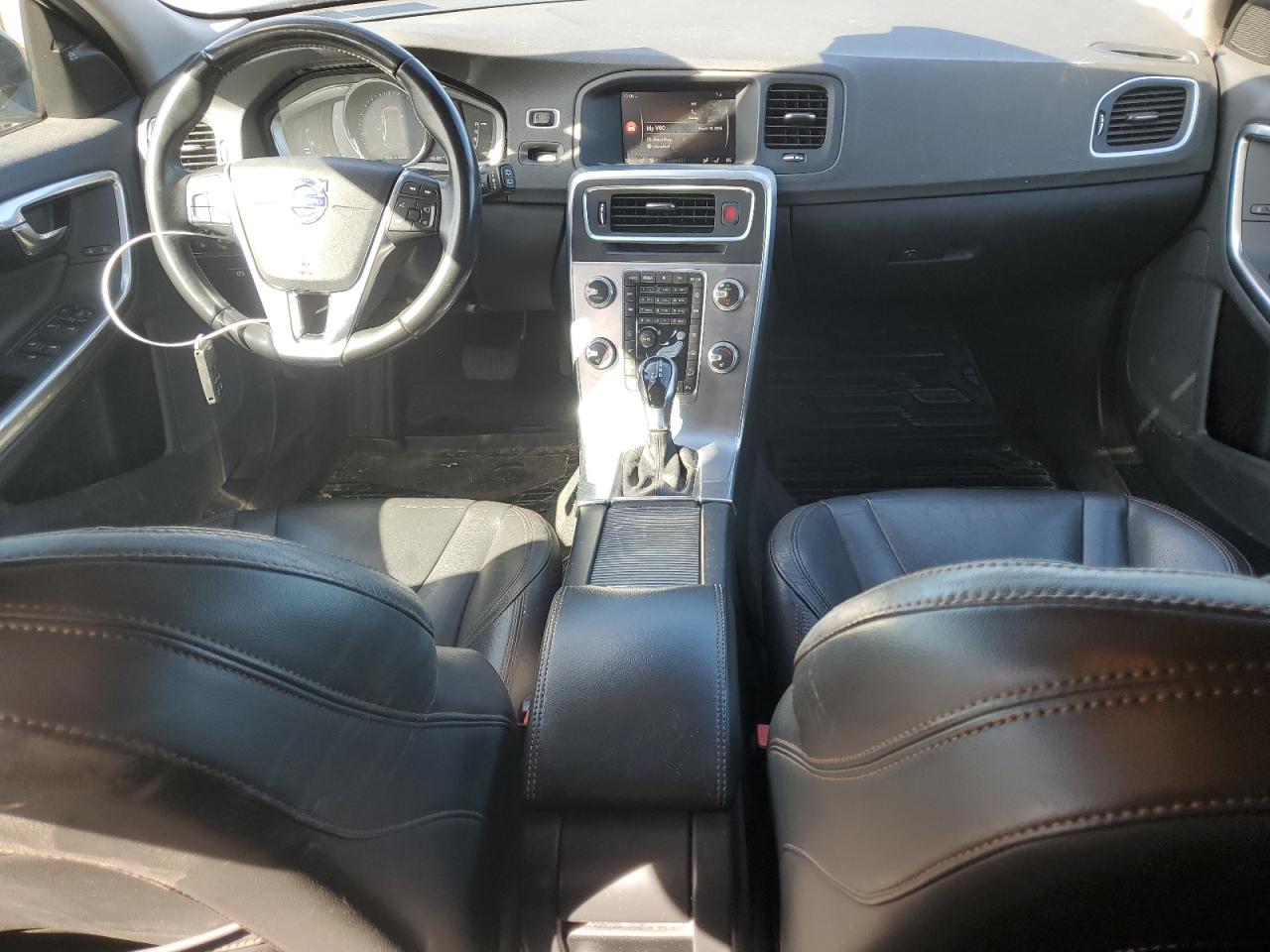 2017 Volvo V60 VIN YV440MWK5H1040398 Copart auction photo, front end / side damage thumbnail 8