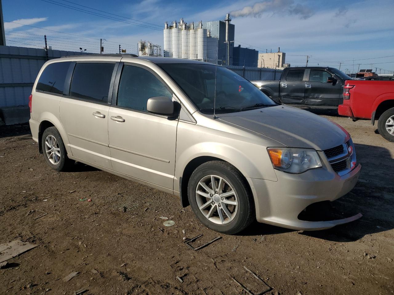 2013 Dodge Caravan VIN 2C4RDGCG3DR659487 Copart auction photo, front end damage thumbnail 4