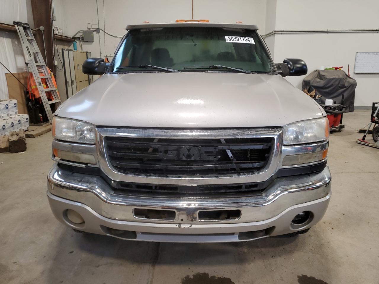 2005 GMC Sierra VIN 1GTHK33225F889643 Copart auction photo, mechanical / vandalism damage thumbnail 5
