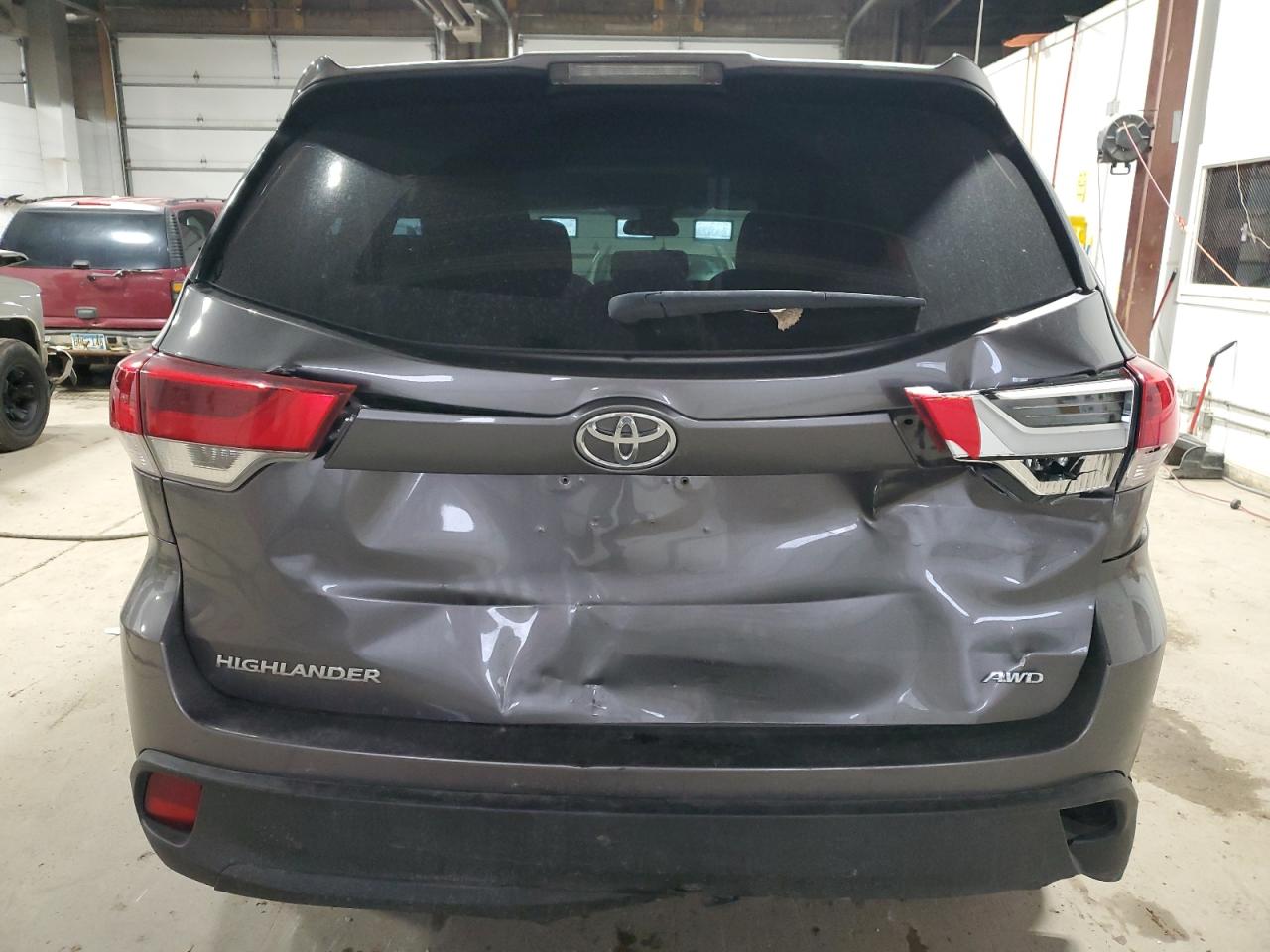 2019 Toyota Highlander VIN 5TDBZRFH5KS971804 Copart auction photo, rear end / front end damage thumbnail 6