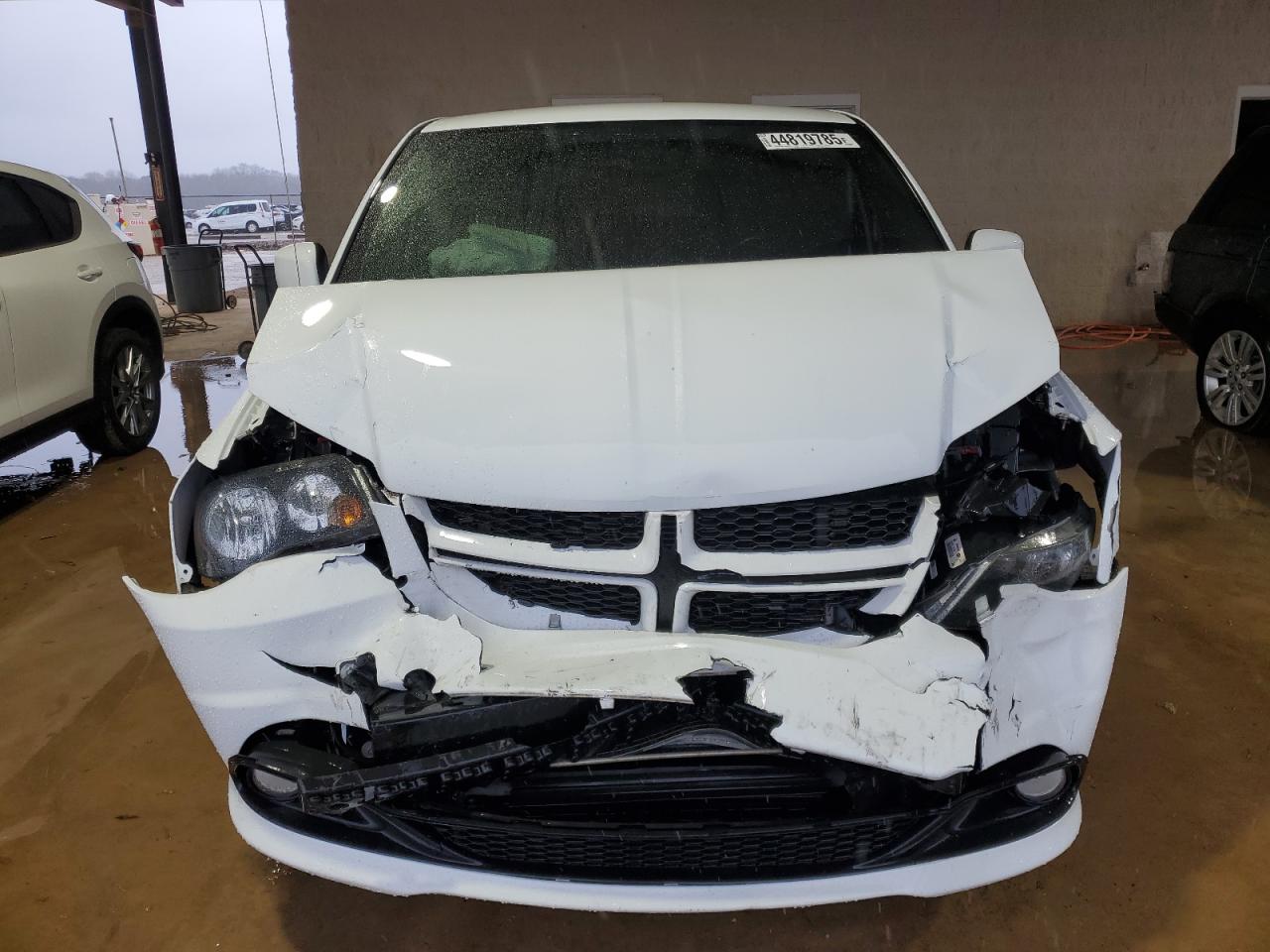 2019 Dodge Caravan VIN 2C4RDGEG1KR706817 Copart auction photo, front end damage thumbnail 5