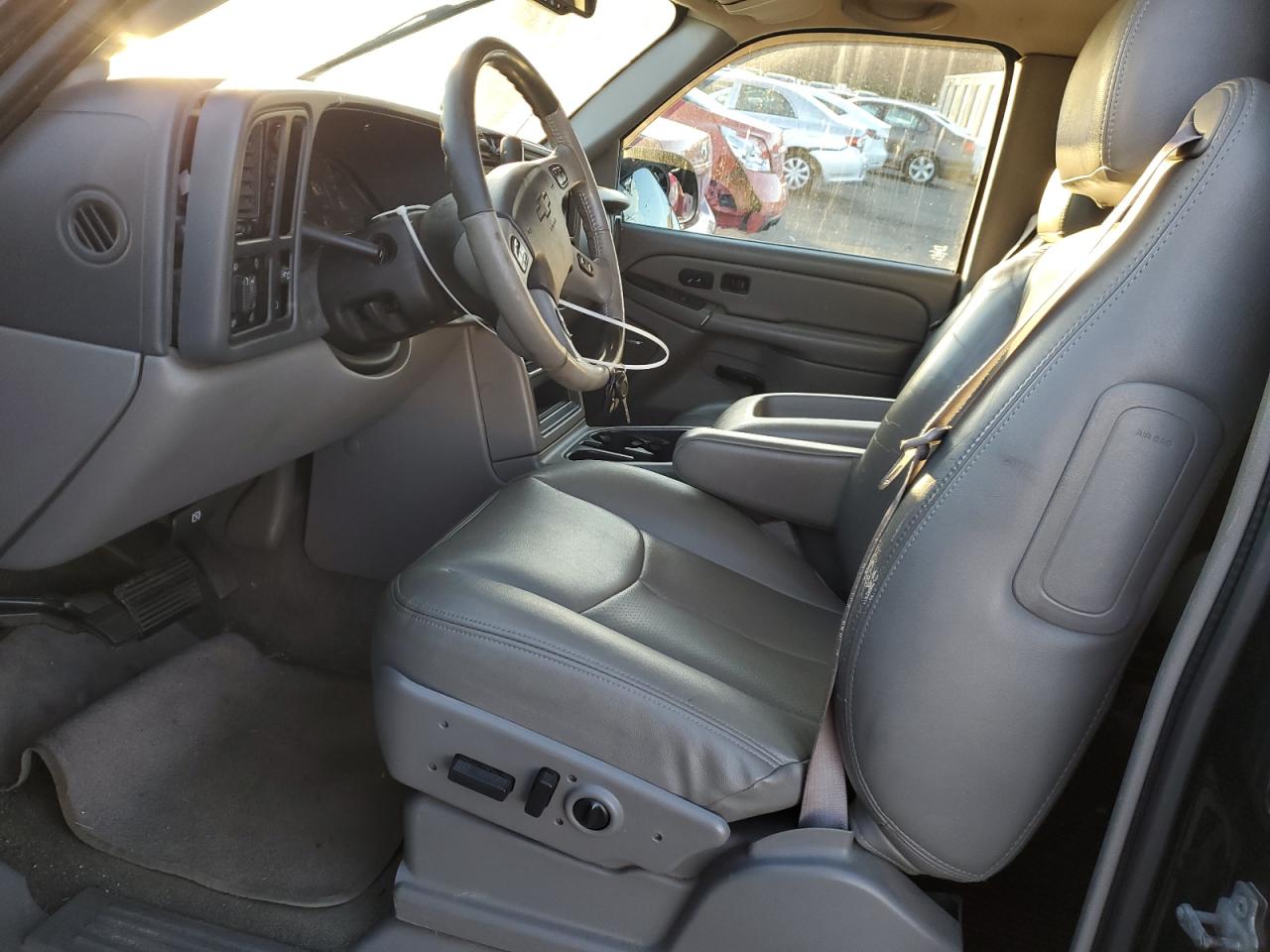 2006 Chevrolet Suburban VIN 1GNFK16Z36J107554 Copart auction photo, front end / minor dent/scratches damage thumbnail 7