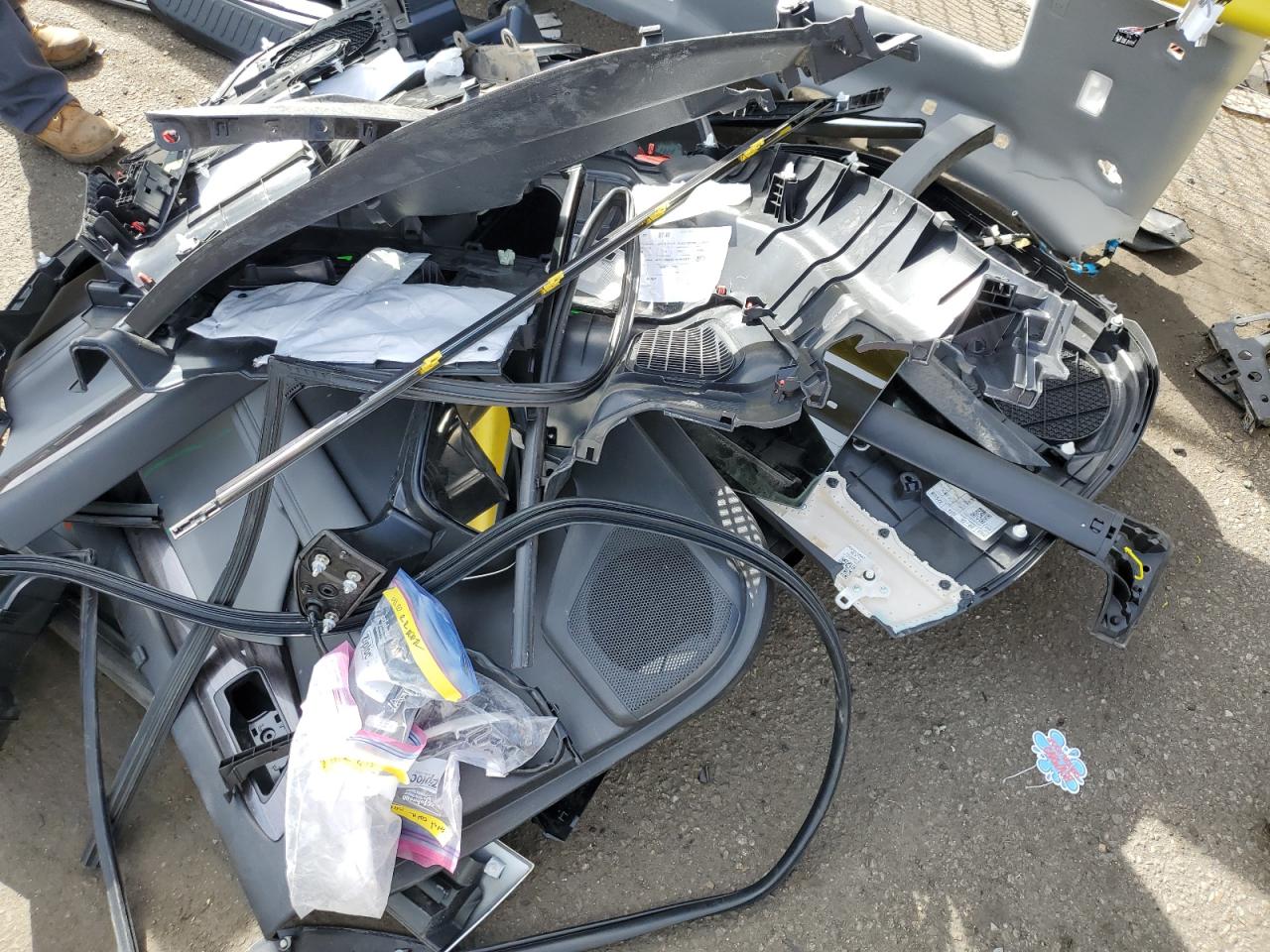 2022 Toyota Highlander VIN 5TDDZRBHXNS576357 Copart auction photo, vandalism damage thumbnail 13