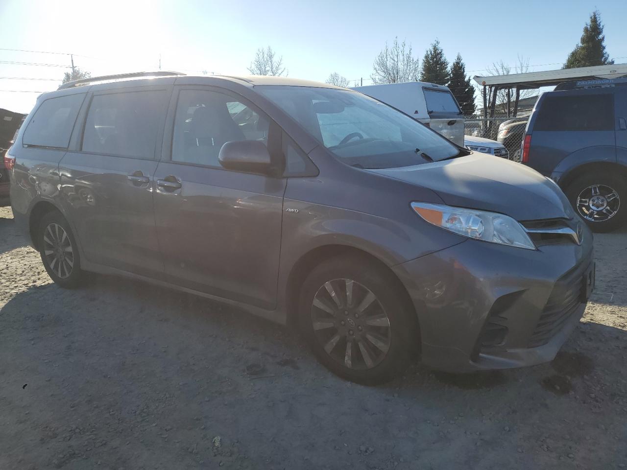 2019 Toyota Sienna VIN 5TDJZ3DC1KS220862 Copart auction photo, water/flood / mechanical damage thumbnail 4