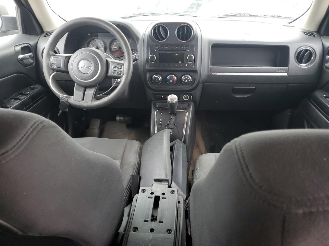 2014 Jeep Liberty (Patriot) VIN 1C4NJRBB4ED533703 Copart auction photo, front end / minor dent/scratches damage thumbnail 8