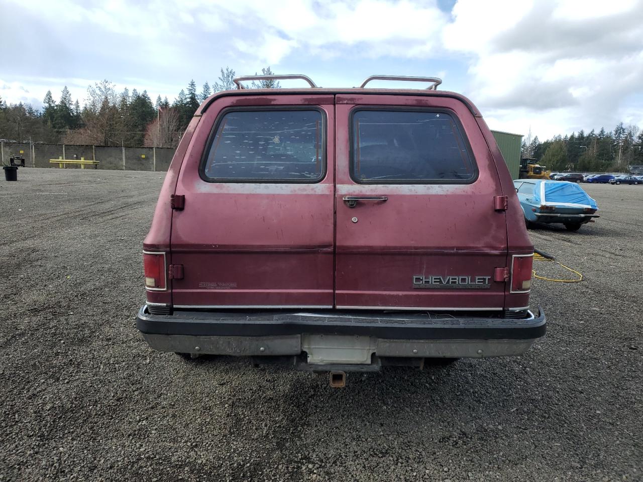 1990 Chevrolet Suburban VIN 1GNEV16K1LF120503 Copart auction photo, all over / undercarriage damage thumbnail 6