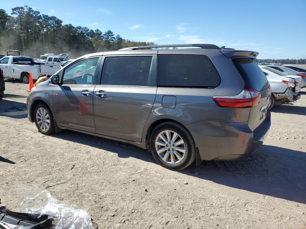 2017 Toyota Sienna VIN 5TDYZ3DC1HS783918 Copart auction photo, water/flood damage thumbnail 2
