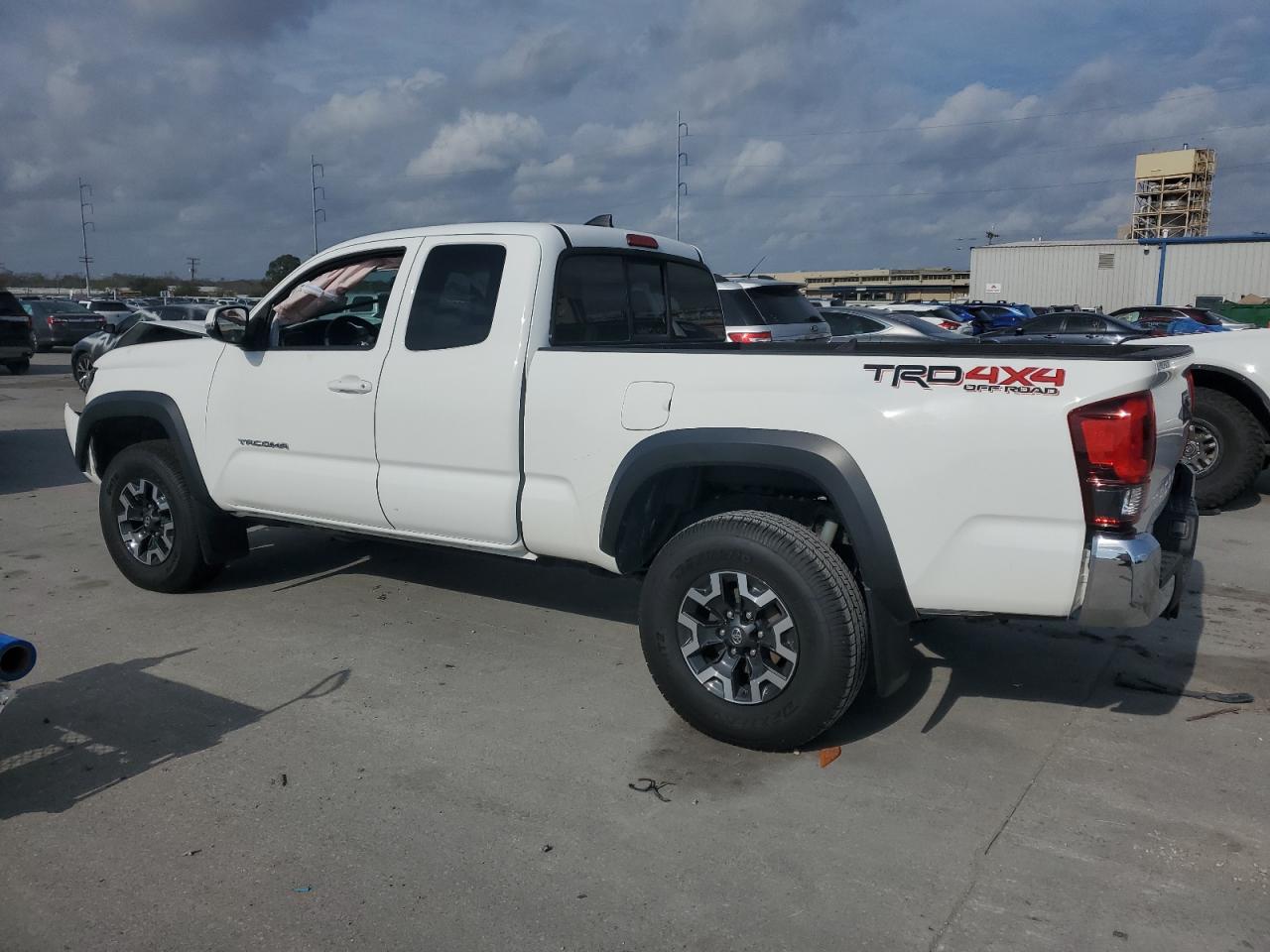 2018 Toyota Tacoma VIN 5TFSZ5AN2JX147841 Copart auction photo, front end damage thumbnail 2
