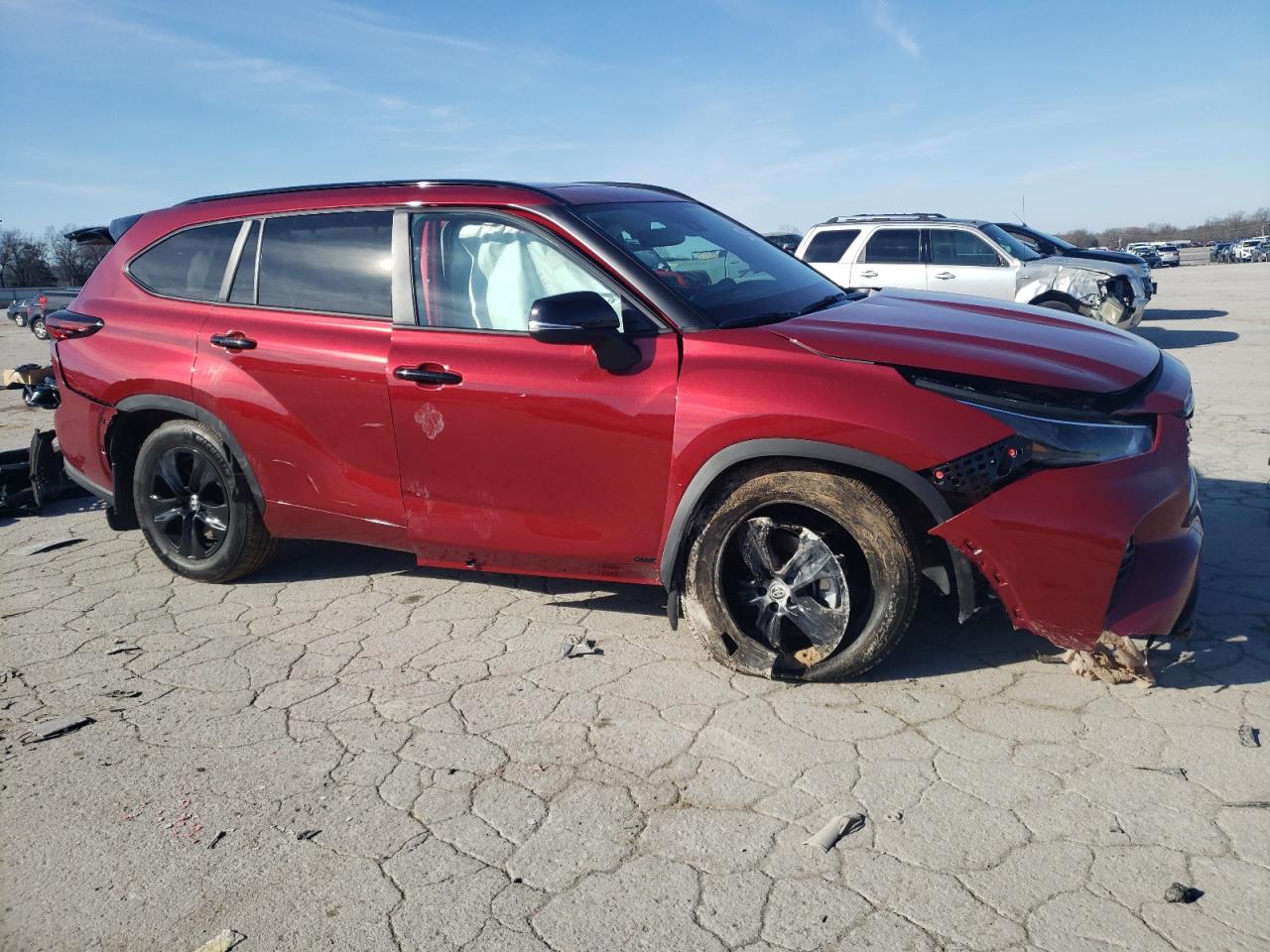 2024 Toyota Highlander VIN 5TDKBRCH2RS636664 Copart auction photo, front end / side damage thumbnail 4