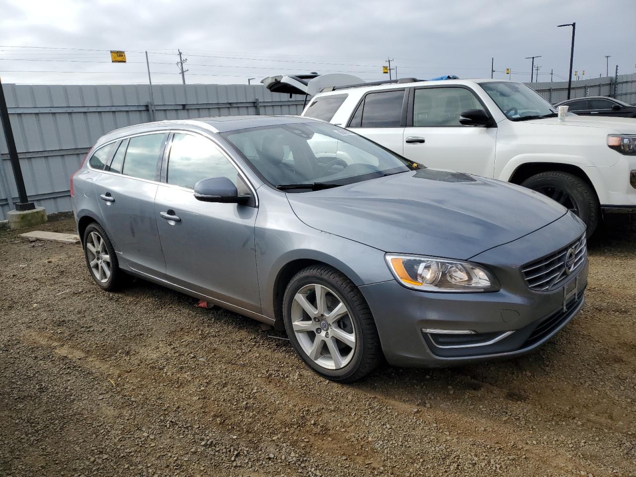 2017 Volvo V60 VIN YV140MEK4H1336513 Copart auction photo, front end / side damage thumbnail 4