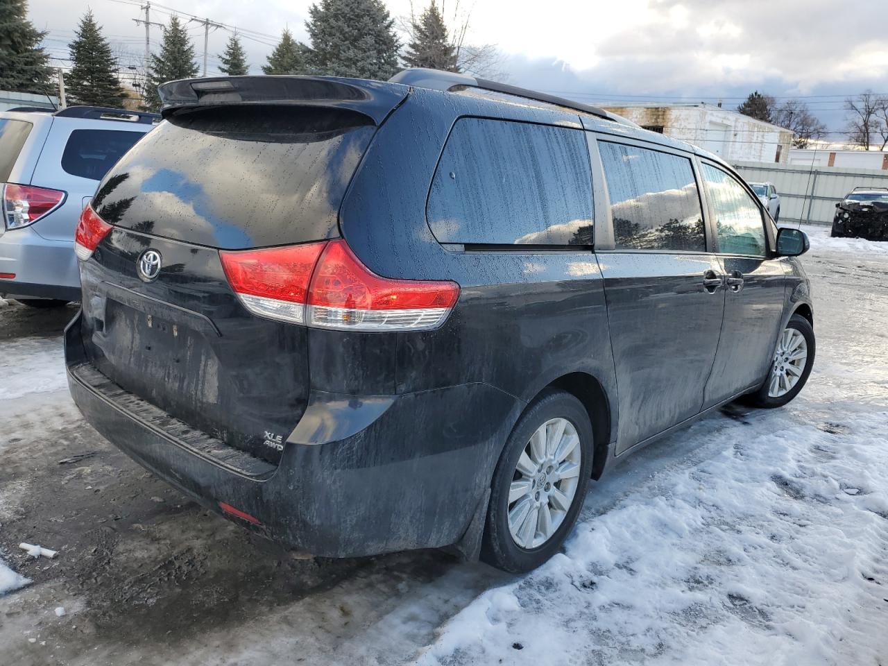 2014 Toyota Sienna VIN 5TDDK3DC0ES091440 Copart auction photo, front end damage thumbnail 3