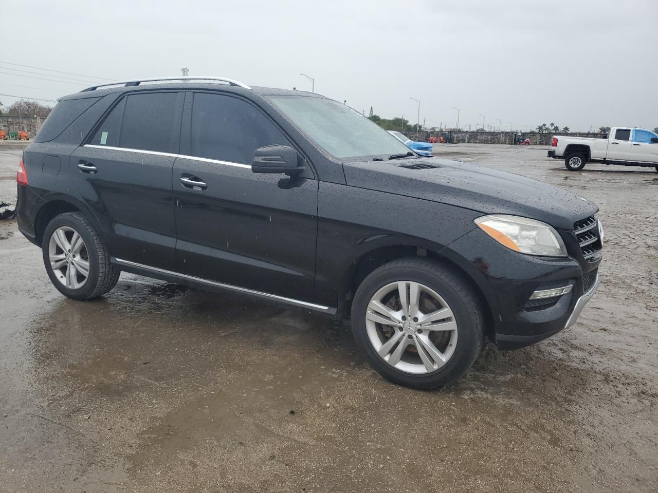 2013 Mercedes-Benz M-klasse VIN 4JGDA5JB9DA135758 Copart auction photo, rear end damage thumbnail 4
