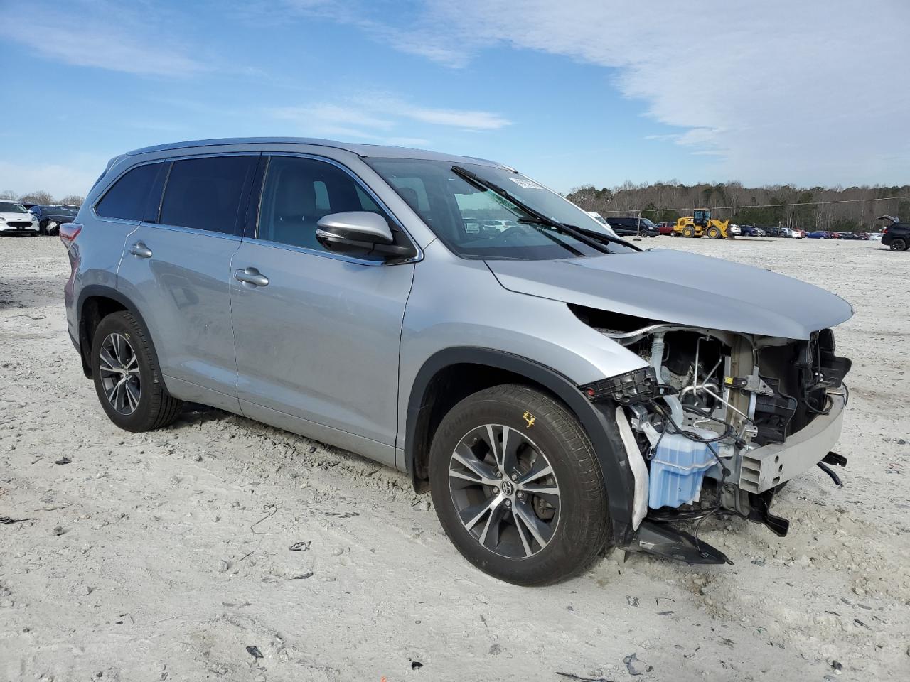 2016 Toyota Highlander VIN 5TDJKRFHXGS253964 Copart auction photo, front end damage thumbnail 4