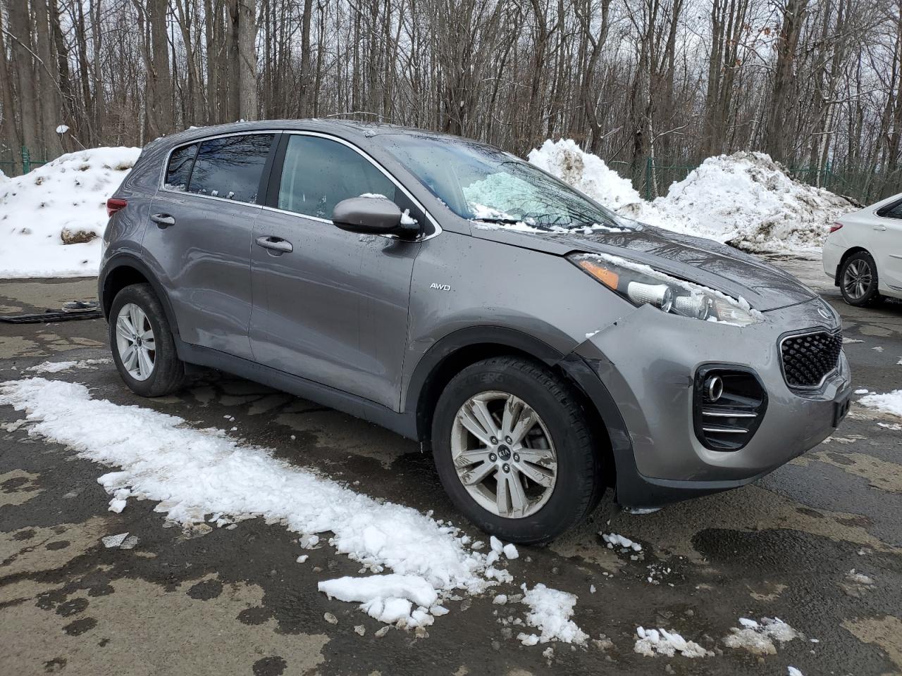 2018 KIA Sportage VIN KNDPMCAC6J7447633 Copart auction photo, front end / minor dent/scratches damage thumbnail 4