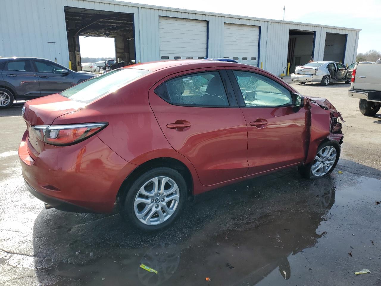 2018 Toyota Yaris VIN 3MYDLBYV7JY326519 Copart auction photo, front end damage thumbnail 3