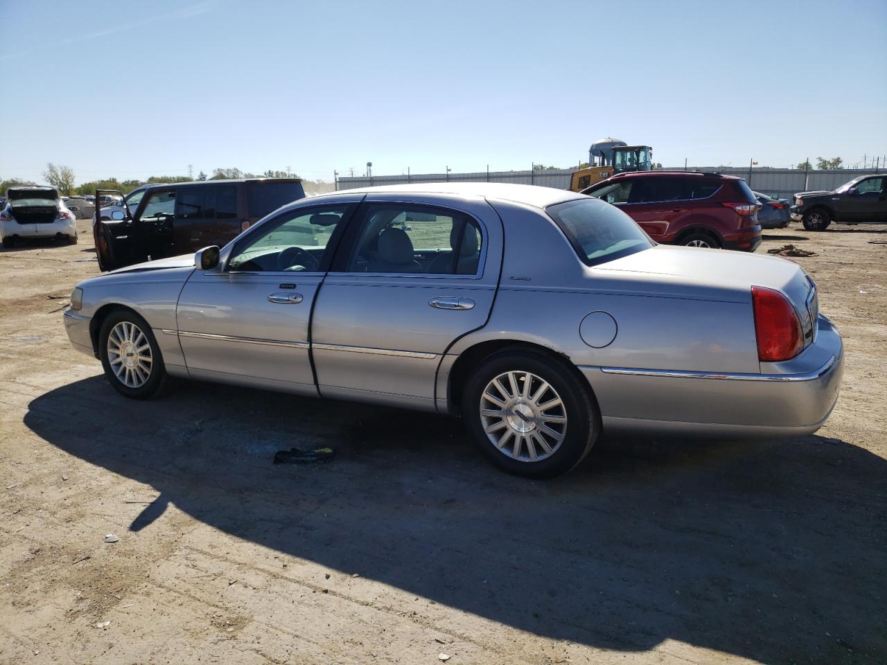 2003 Lincoln Town Car VIN 1LNHM81W53Y706827 Copart auction photo, front end / minor dent/scratches damage thumbnail 2