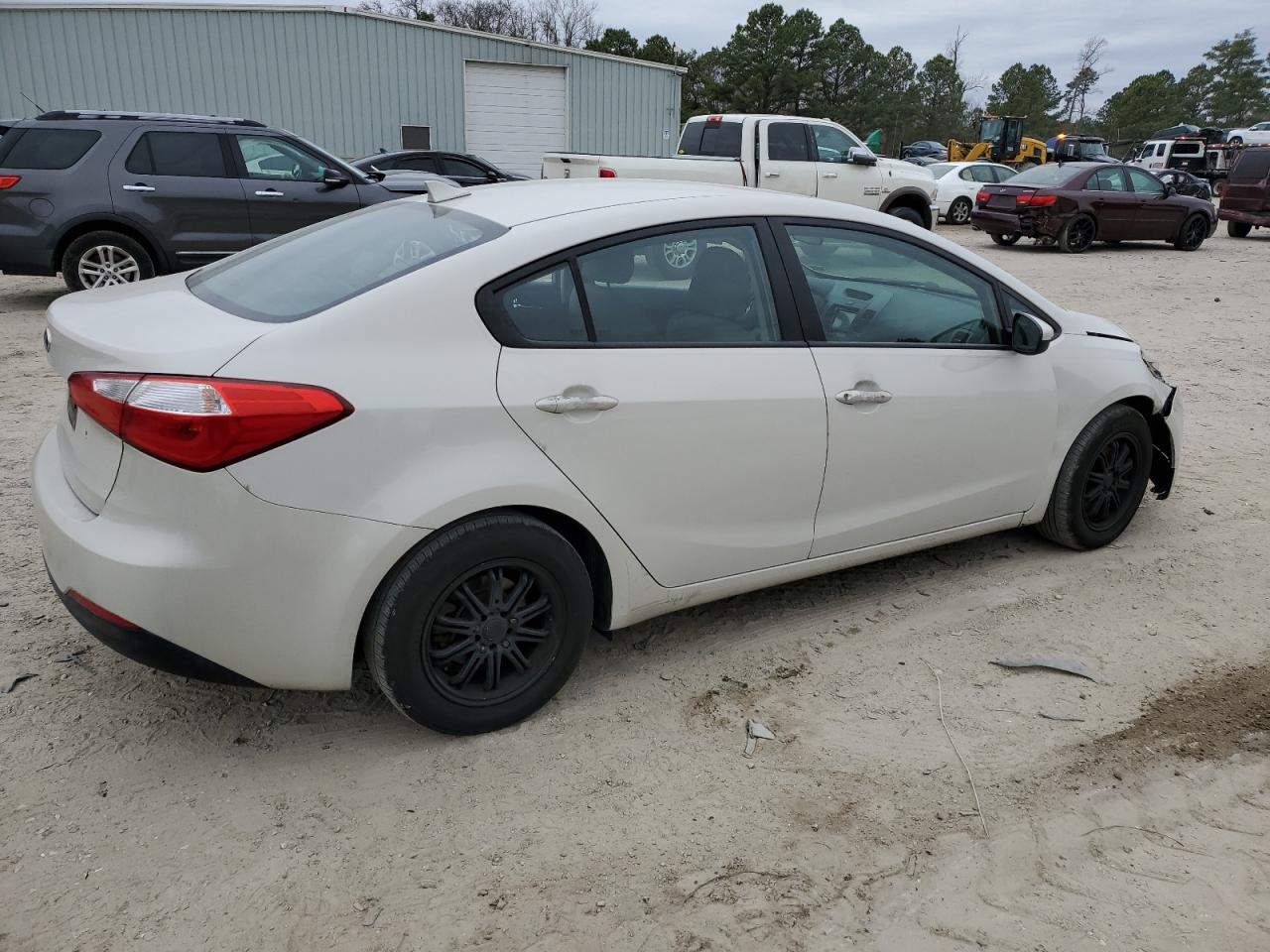 2015 KIA Forte VIN KNAFK4A65F5366737 Copart auction photo, all over damage thumbnail 3