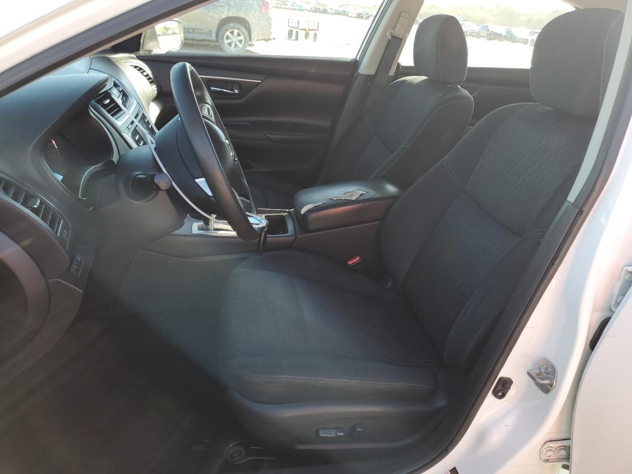 2016 Nissan Altima VIN 1N4AL3AP4GN377703 Copart auction photo, front end / minor dent/scratches damage thumbnail 7