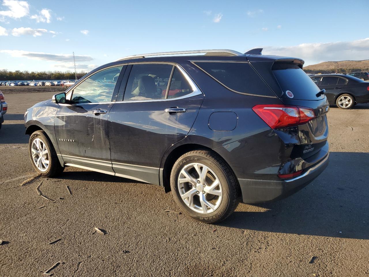 2020 Chevrolet Equinox VIN 3GNAXXEV6LS602354 Copart auction photo, front end / minor dent/scratches damage thumbnail 2