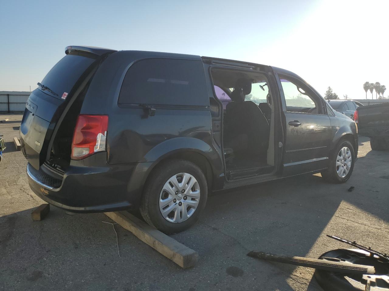 2014 Dodge Caravan VIN 2C4RDGBG9ER379916 Copart auction photo, side / rear end damage thumbnail 3