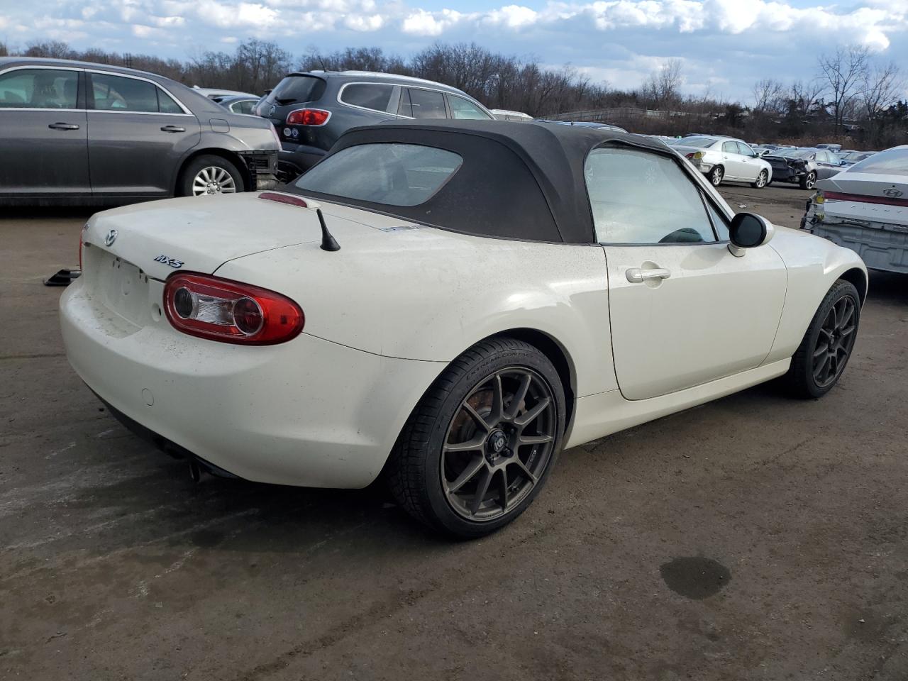 2009 Mazda MX-5 VIN JM1NC25F090202579 Copart auction photo, undercarriage damage thumbnail 3