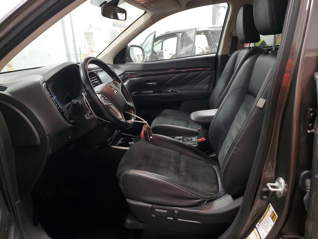2018 Mitsubishi Outlander VIN JA4J24A56JZ613084 Copart auction photo, minor dent/scratches / normal wear damage thumbnail 7