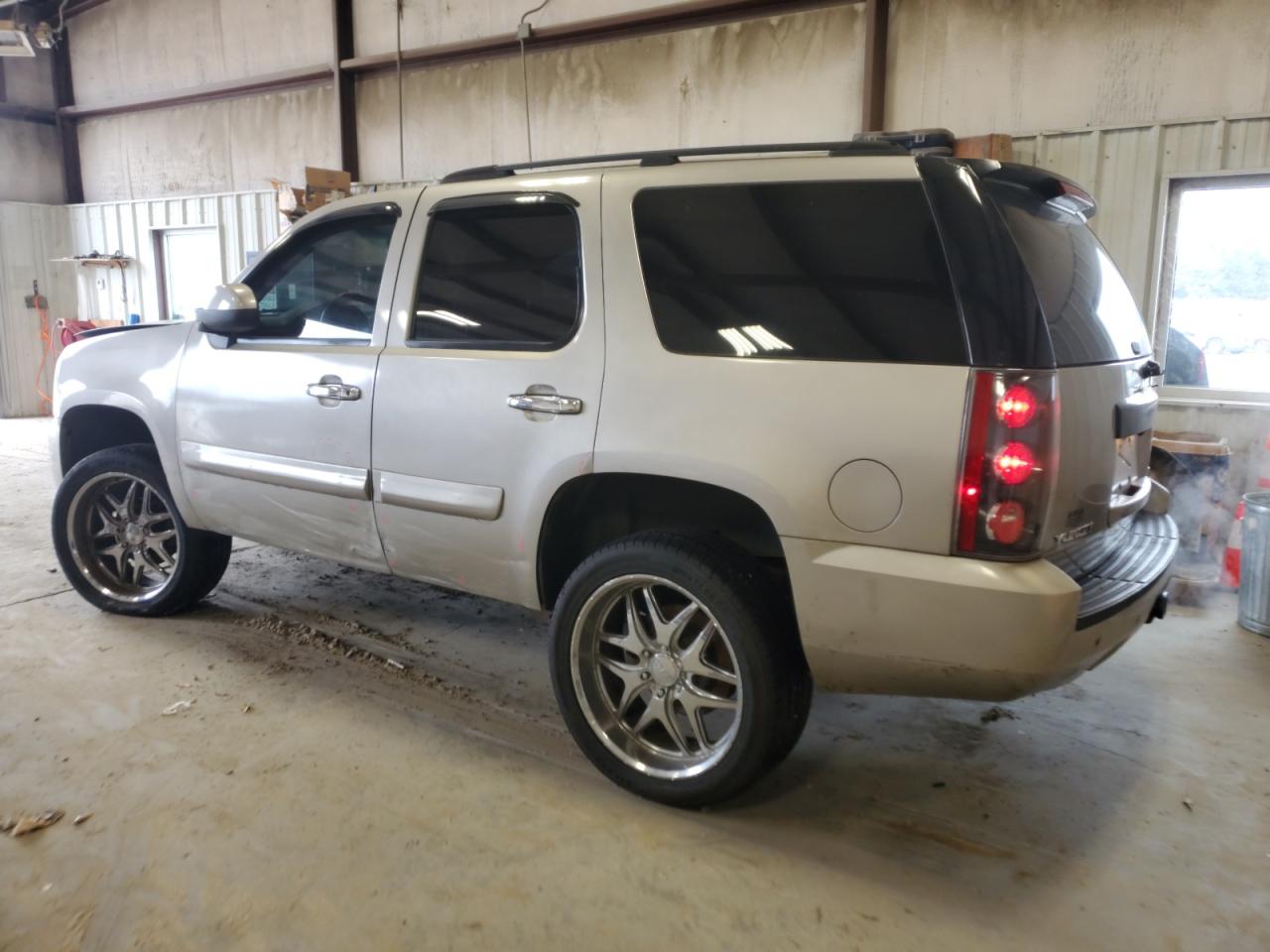 2007 GMC Yukon VIN 1GKFC13J47J149970 Copart auction photo, side / minor dent/scratches damage thumbnail 2